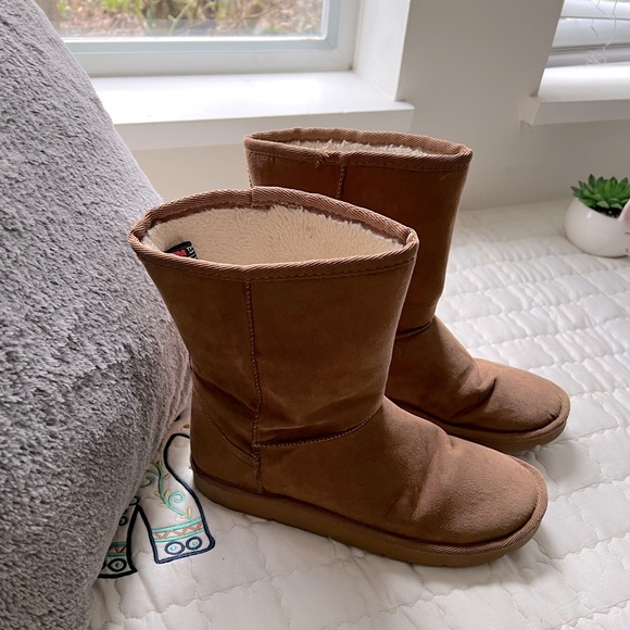 Winter boots - Picture 1 of 6